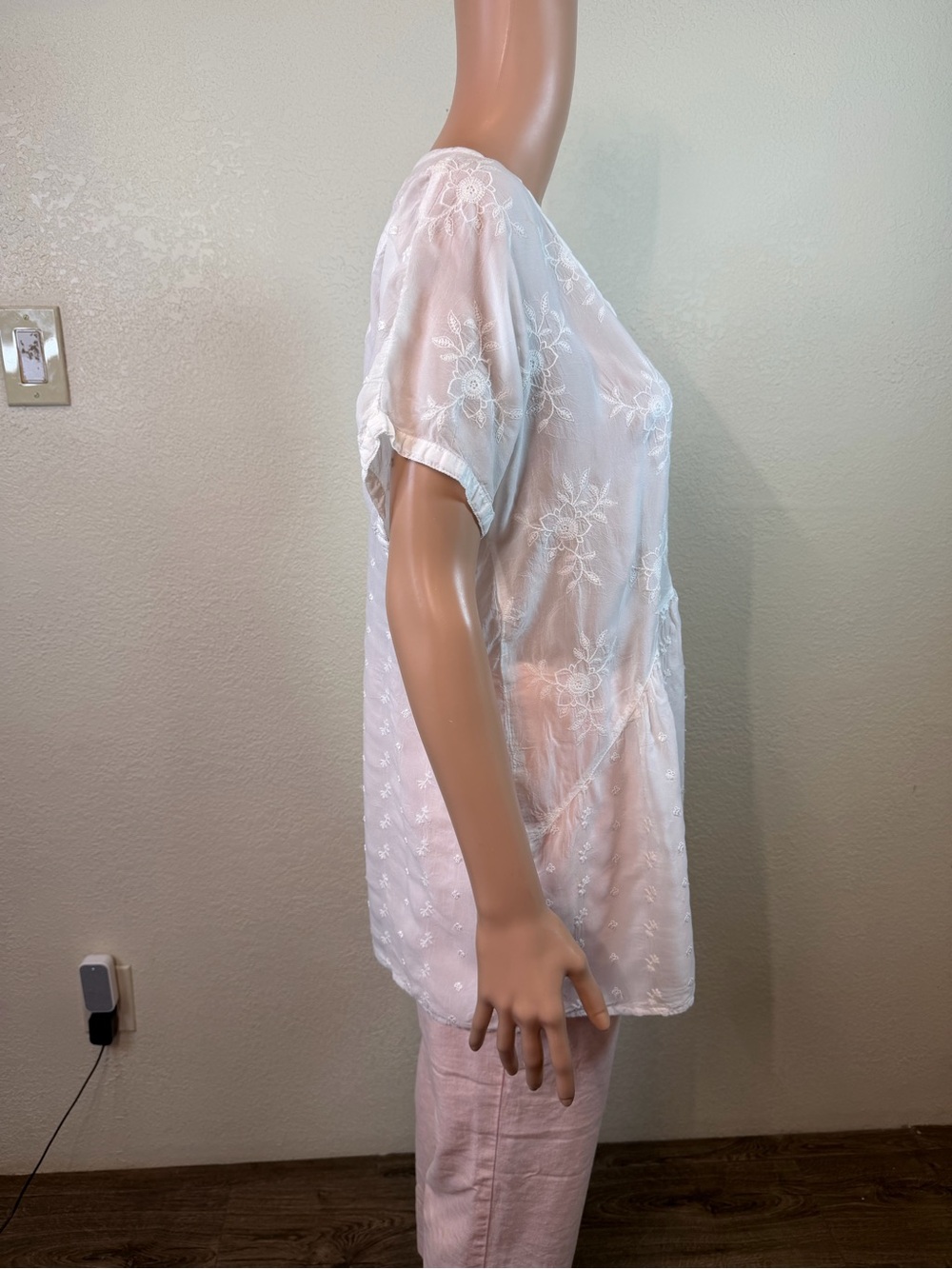Johnny Was Women’s White Embroidered Eyelet Boho Short Sleeve Blouse Size Small - Picture 5 of 13